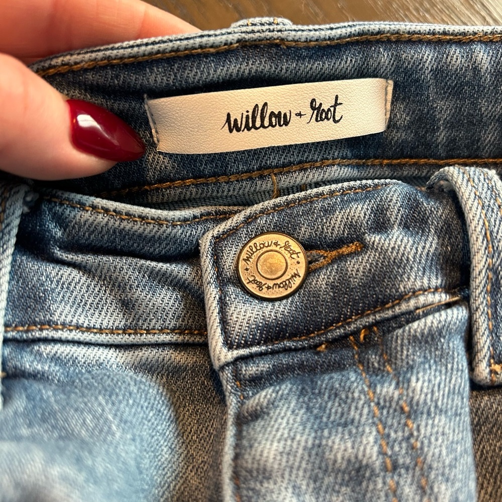 LIKE NEW Buckle Willow & Root High Rise Cropped Stretch Jean - Picture 10 of 16